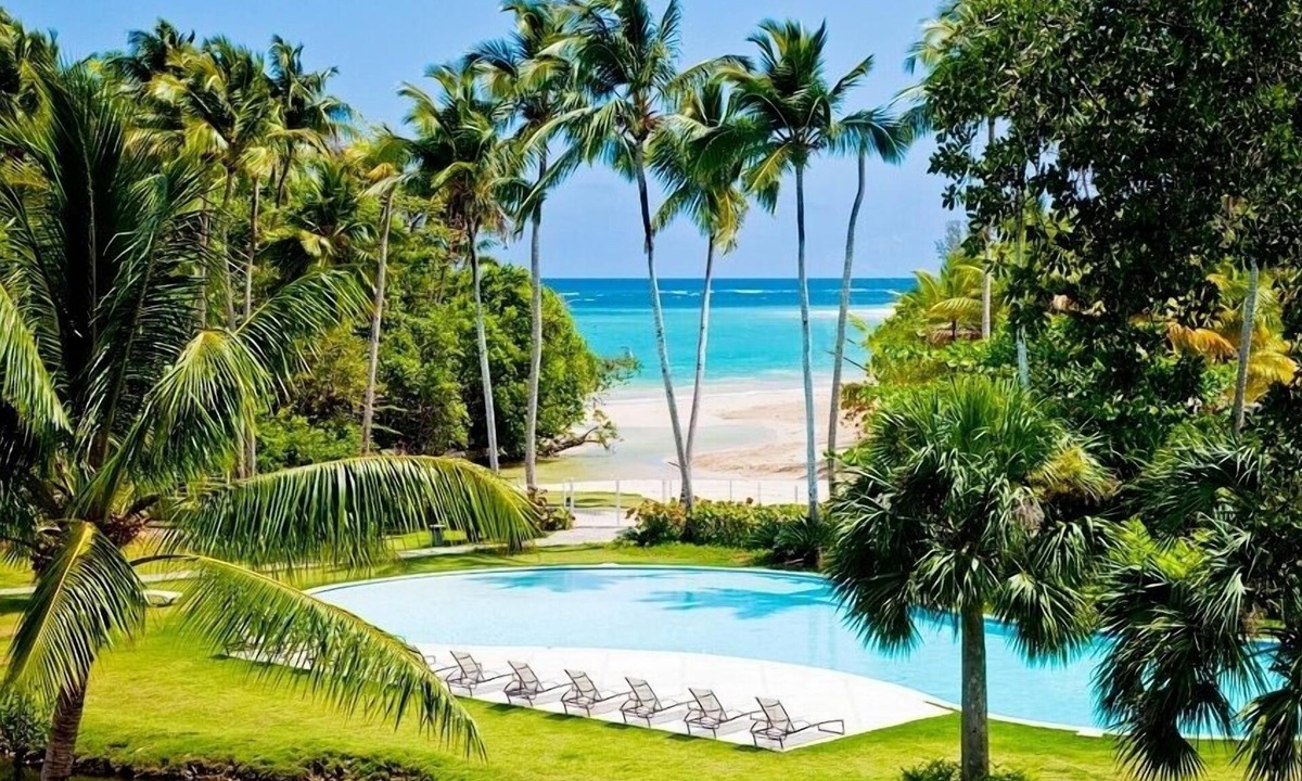 Las Terrenas Apartment | SPECTACULAR BEACHFRONT ROOFTOP PENTHOUSE IN LAS TERRENAS: A CARRIBEAN DREAM