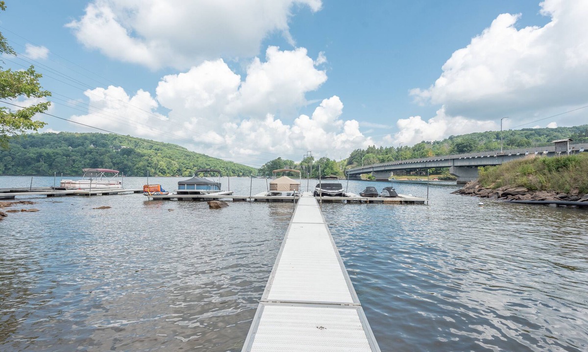 Thayerville House | Split Lakefront Gem w/Pool Table & Dock Slip