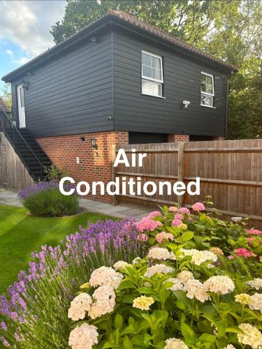 Rickling Green Apartment | Stansted Coach House - Apartment Hotel