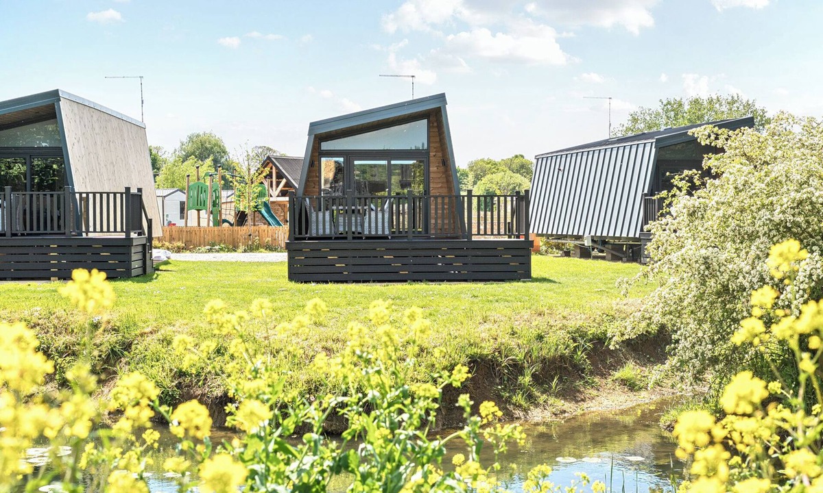 Great Billing Cottage | STARLIGHT SKYLIGHT - BILLING AQUADROME in Billing Aquadrome Holiday Park