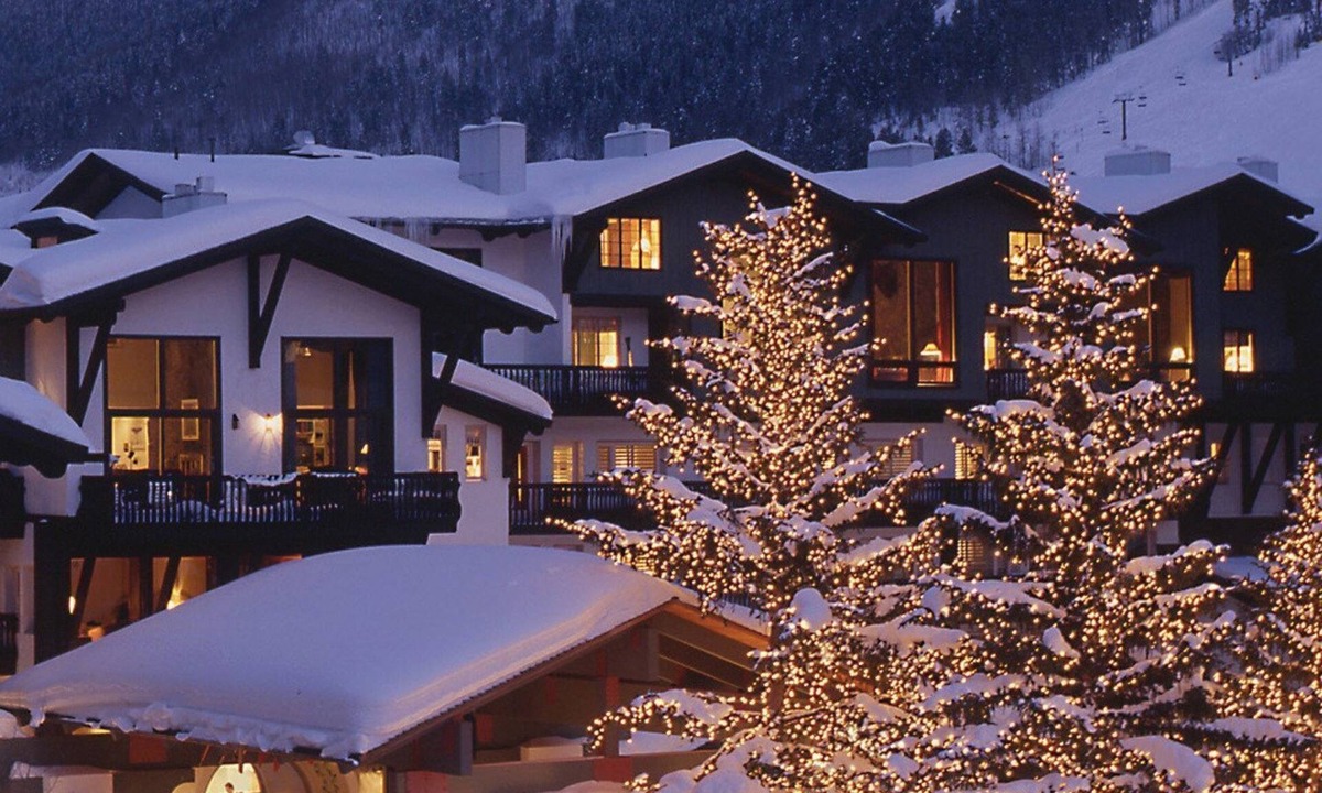 Vail Condo | STEPS from the Gondola! Access to Pool & Hot Tubs