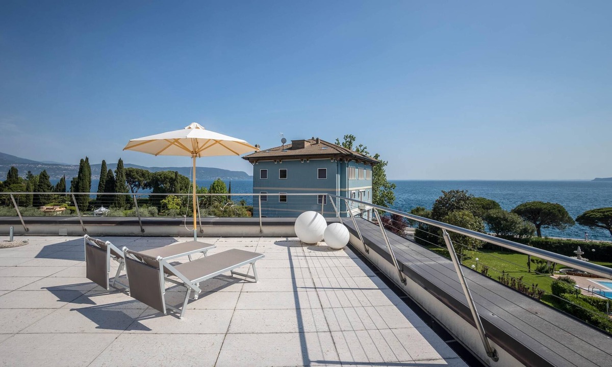 Toscolano Maderno Apartment | Studio Apartment 'Madeleine' with Mountain View, Pool and Wi-Fi