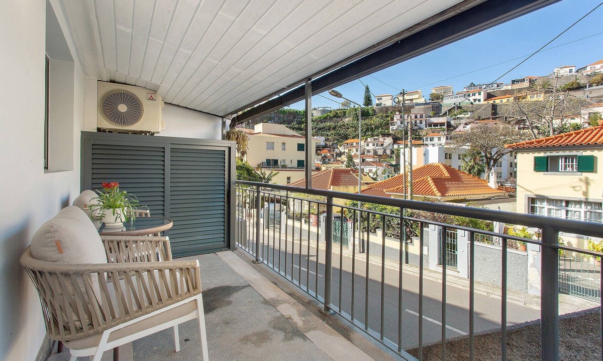 Imaculado Coracao de Maria Apartment | Studio 'Idalina's Place Funchal' with Mountain View, Wi-Fi and Air Conditioning