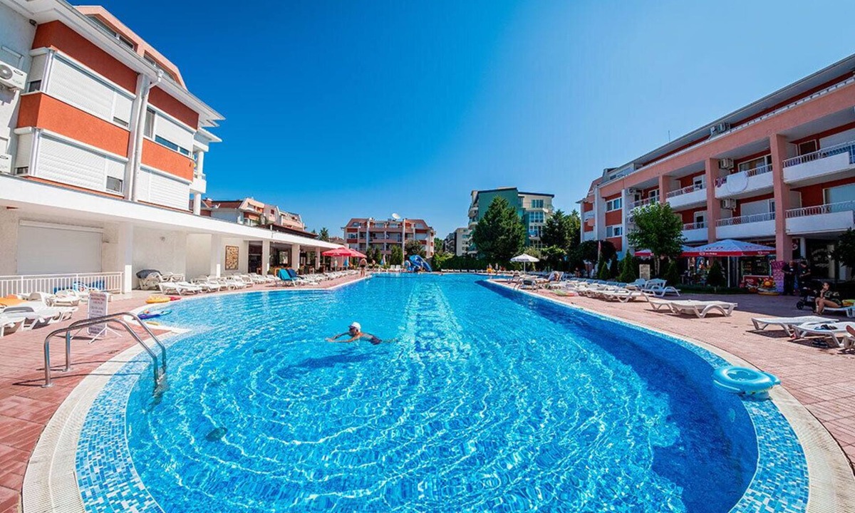 Chaika Apartment | Studio - Sleeps 4 & Access to Pools