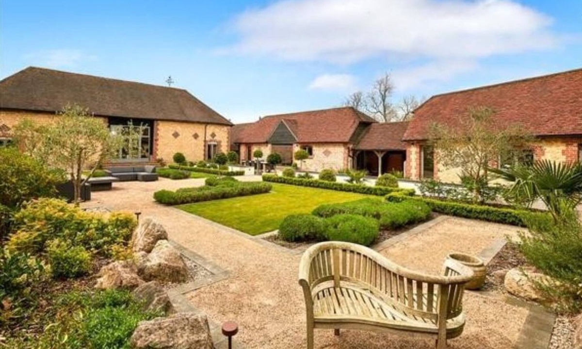 Storrington House | Stunning 6 bedroom converted barn nestled in Souths Downs; 5,000+ sq ft; 9 acres