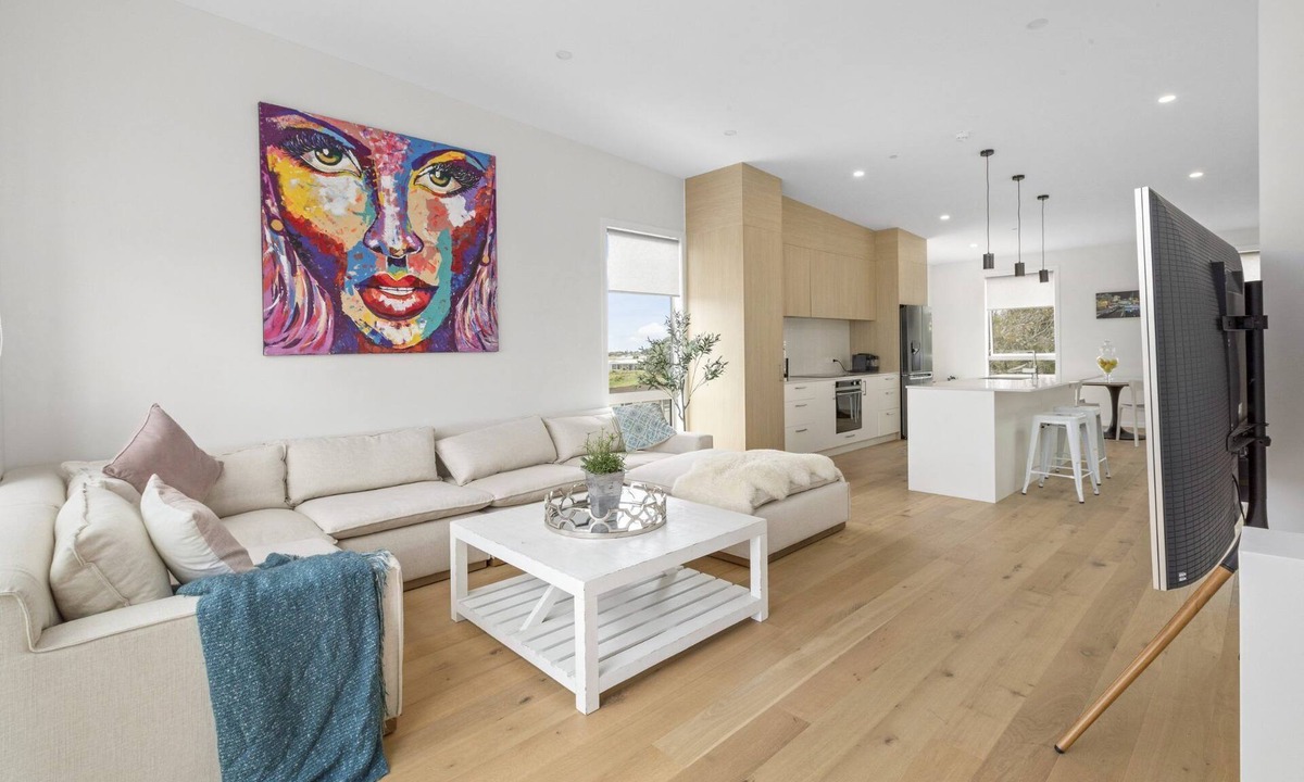 Paraparaumu Beach House | Stunning executive family home! Ocean views, 2 min walk to the beach, elevator!