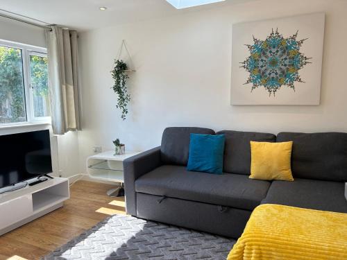Littlemore Apartment | Stylish 1 Bedroom Flat with Parking in Oxford