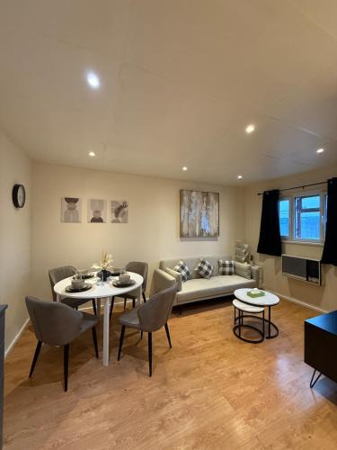 Park Royal Apartment | Stylish 1BR Workspace Parking central London