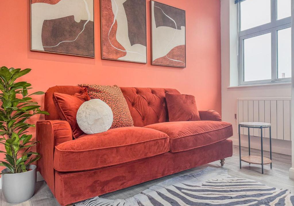Leicester Apartment | Stylish 2 Bed 2 Bath Apartment - Sleeps 5 - 3 Mins to St Margarets Station & Highcross - Free Parking