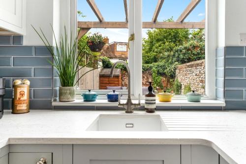 Saffron Walden House | Stylish Central Saffron Walden Cottage with Courtyard Garden