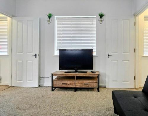 Watford House | Stylish Central Watford Stay 5 Mins to Station
