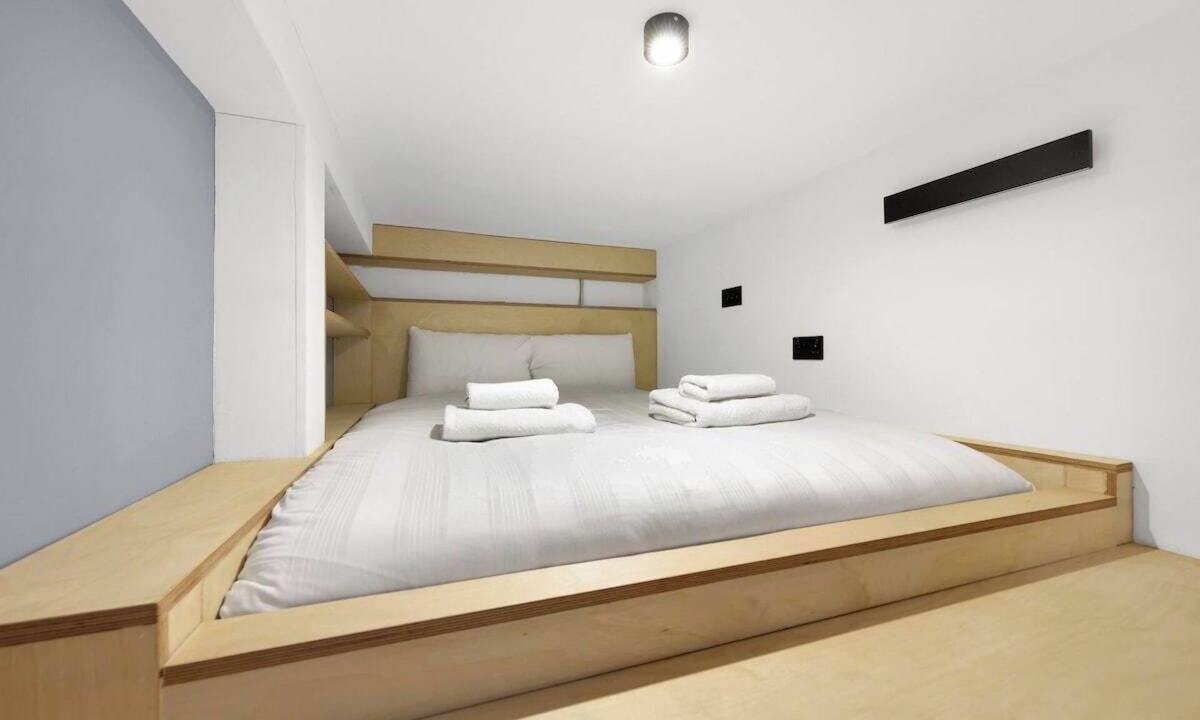 St. George's Apartment | Stylish High-Spec Apartment Close to Camden