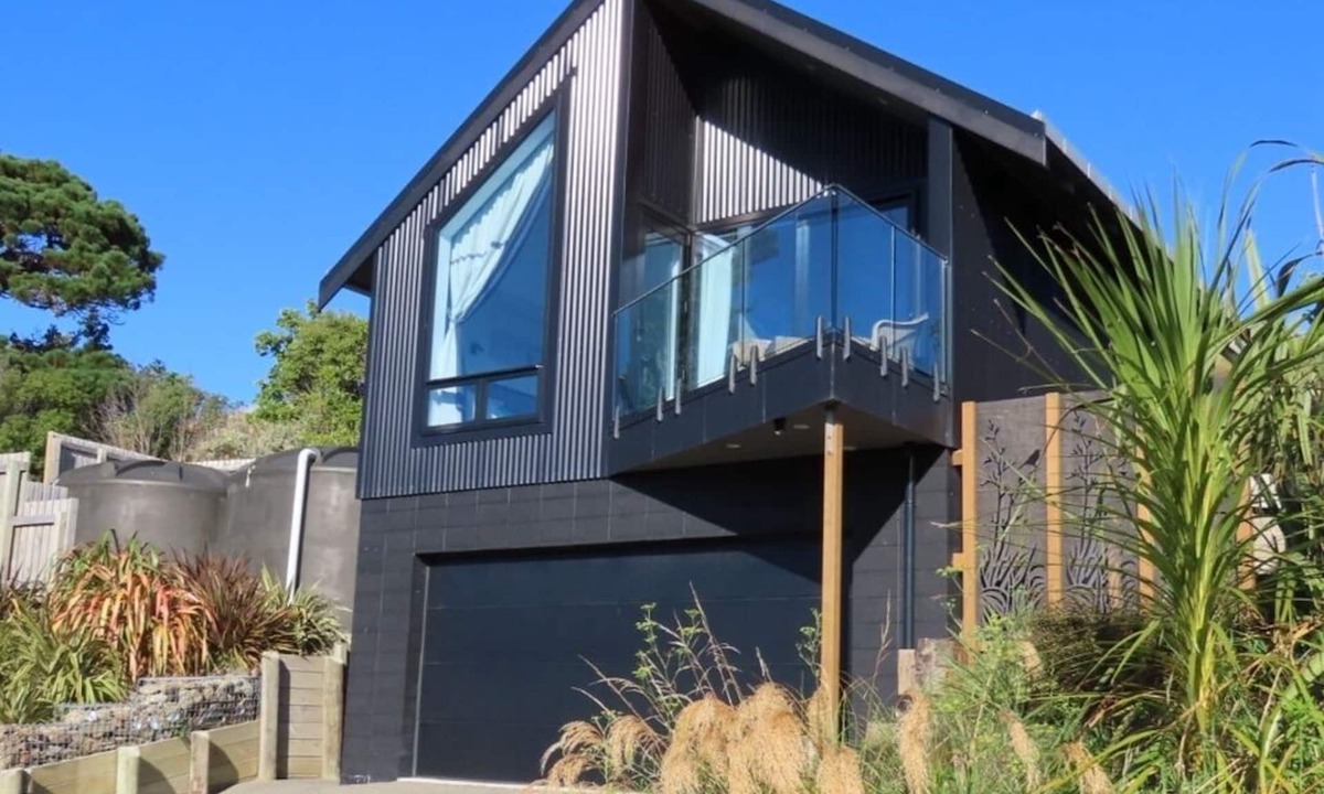 Castlepoint Apartment | Stylish modern apartment with stunning lighthouse views, close to the beach