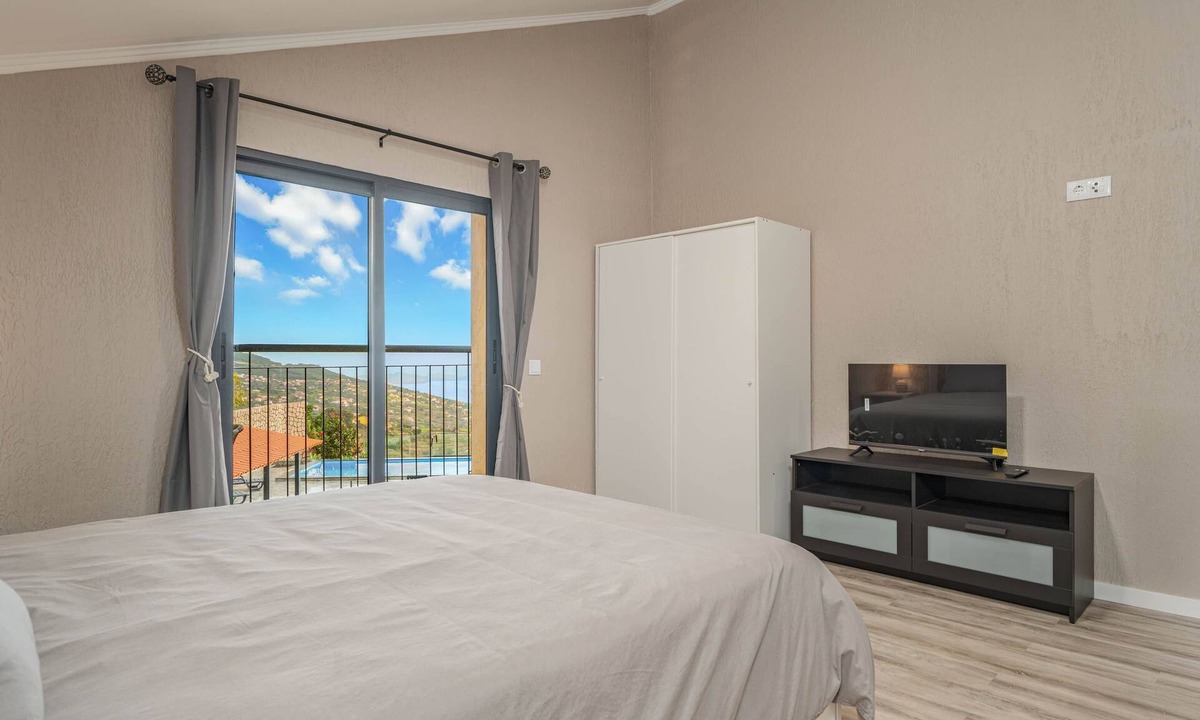 Gaula Villa | Suite 3 - Private Veranda with Ocean view
