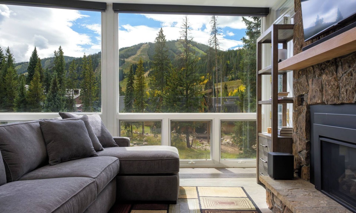 Old Town Condo | Summer Escape Riverfront Stay in WP