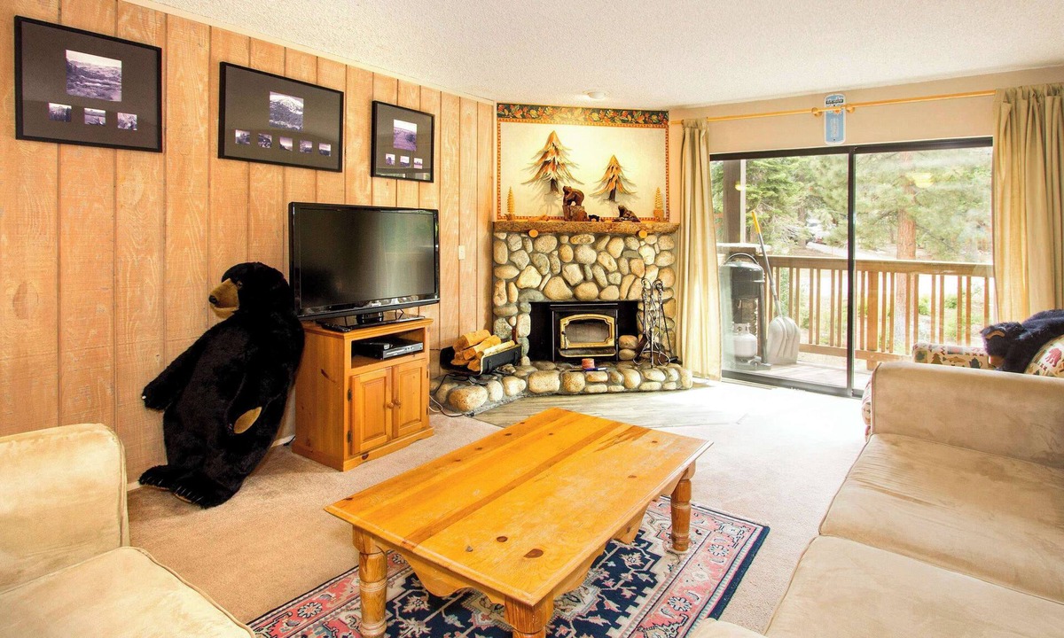 Mammoth Lakes Condo | Summit #217 | A Couples Getaway Dream!