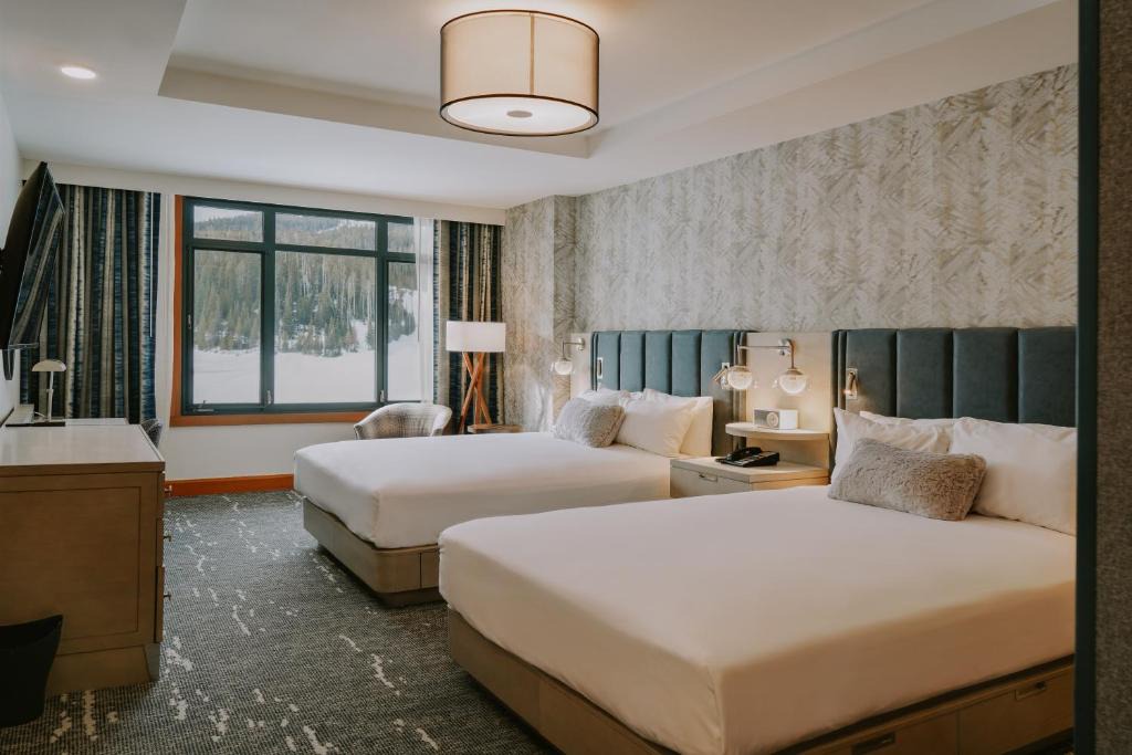 Big Sky Hotel | Summit Hotel at Big Sky Resort
