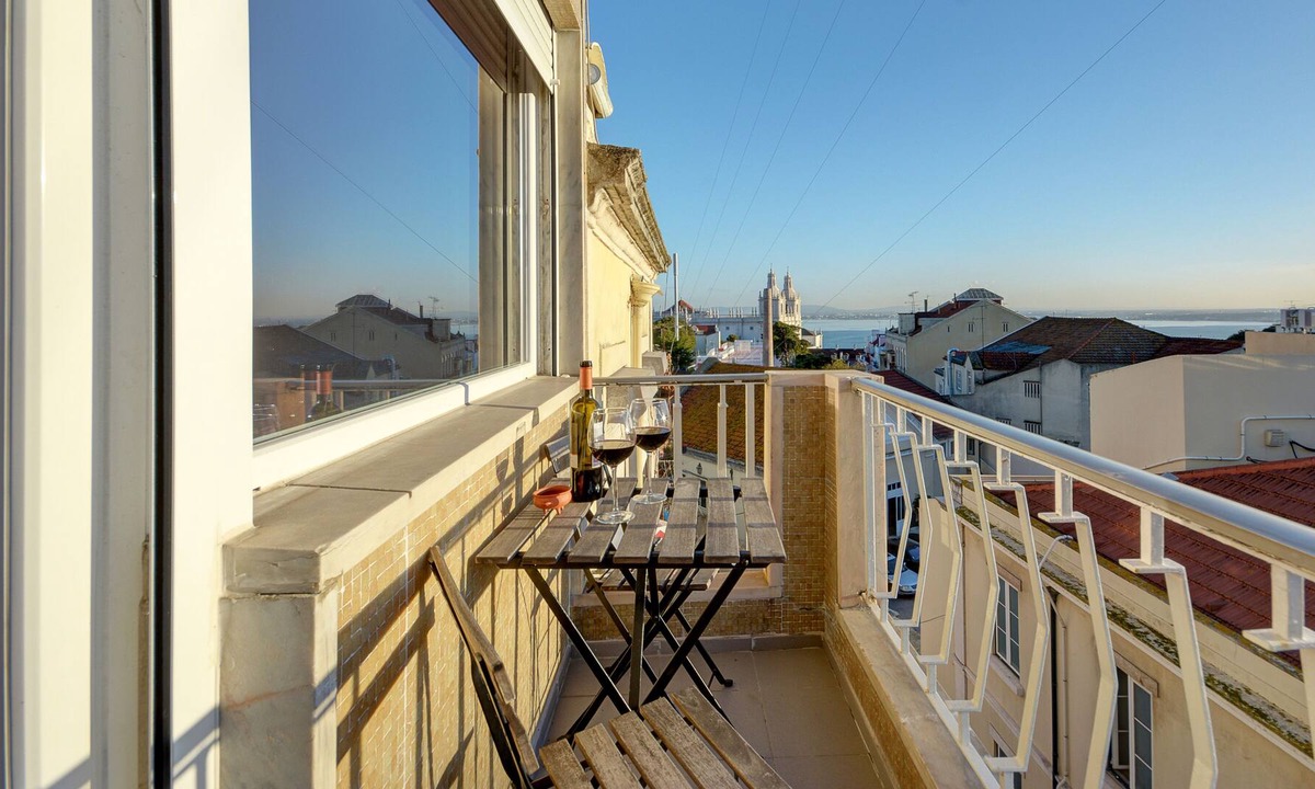 Alfama Apartment | Sunny Balcony & River Views @ Graça sq - Air Conditioning, Heating & Elevators