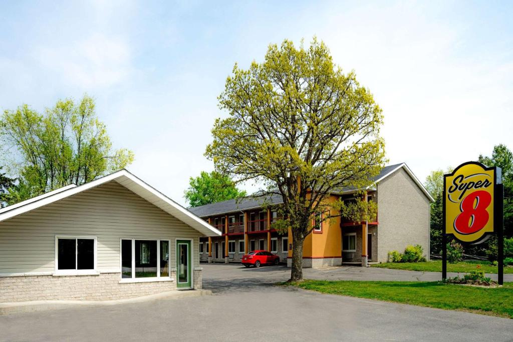 Kingston Hotel | Super 8 by Wyndham Kingston