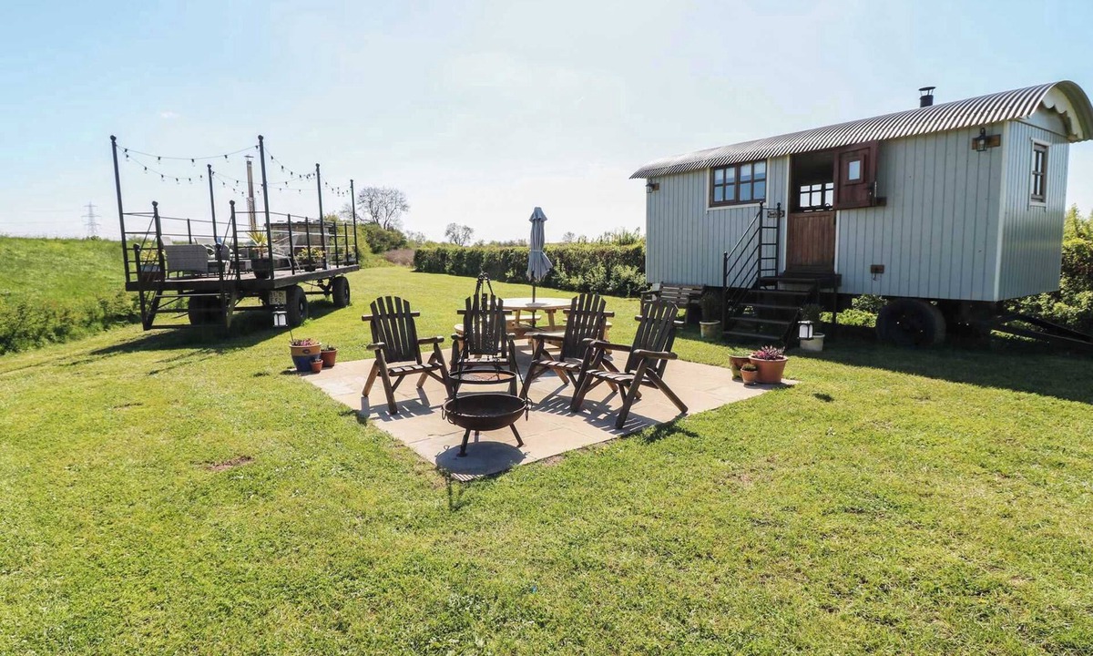 East Drayton House | Sweet Caroline Shepherd's Hut Retreat