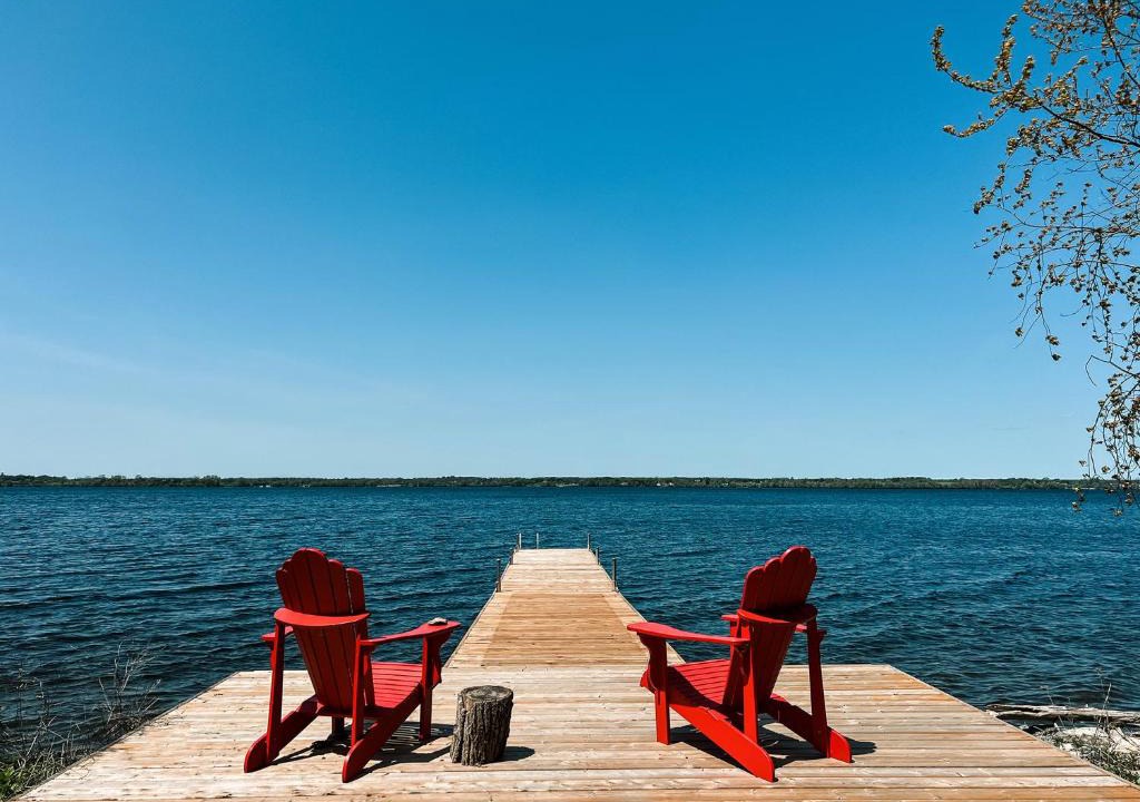 Bongard House | Tanglewood - Large Waterfront Home in PEC