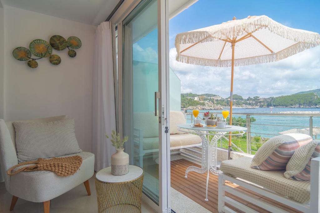 Lakones Apartment | Tango Apartment On The Beach