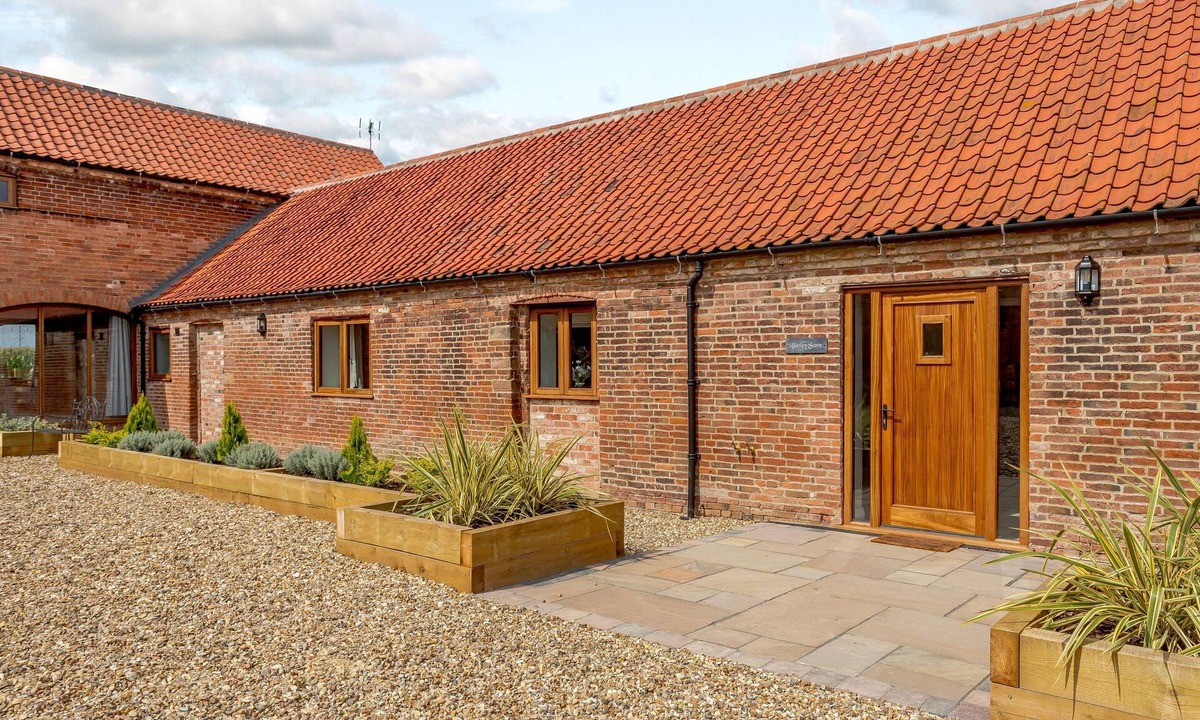 Newark Cottage | The Barley Store - UK32650