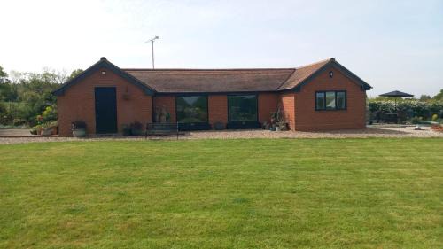 Waltham Abbey House | The Bungalow, in heart of High Beach, Epping Forest