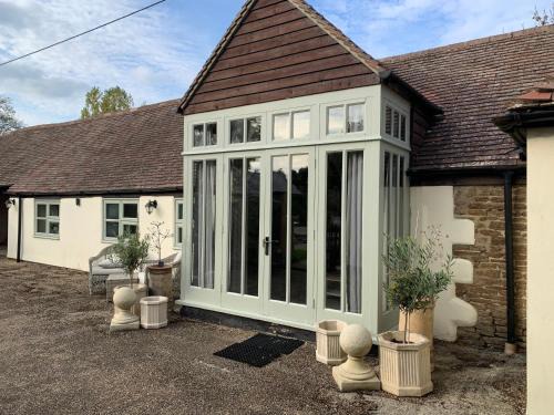Frilford House | The Byre, at Cradle Barn offering a king suite