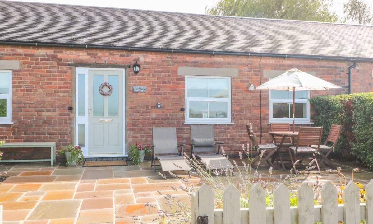 Hollington House | The Byre, Hollington, Derbyshire