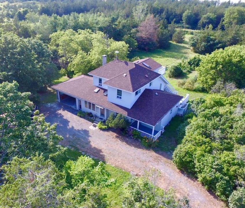 Bongard Bed & Breakfast | The Cameron Cottage-Sleeps 10
