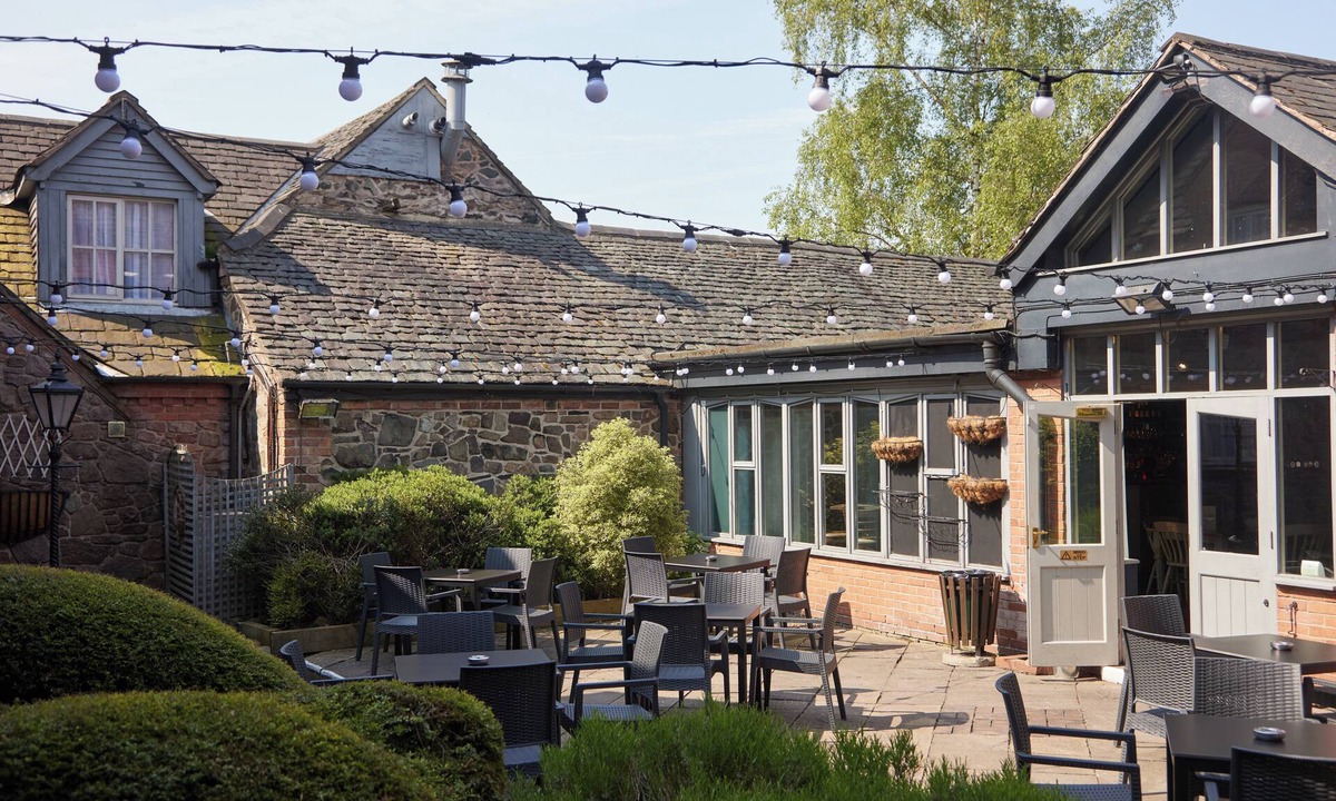 Markfield Hotel | The Fieldhead Hotel by Greene King Inns