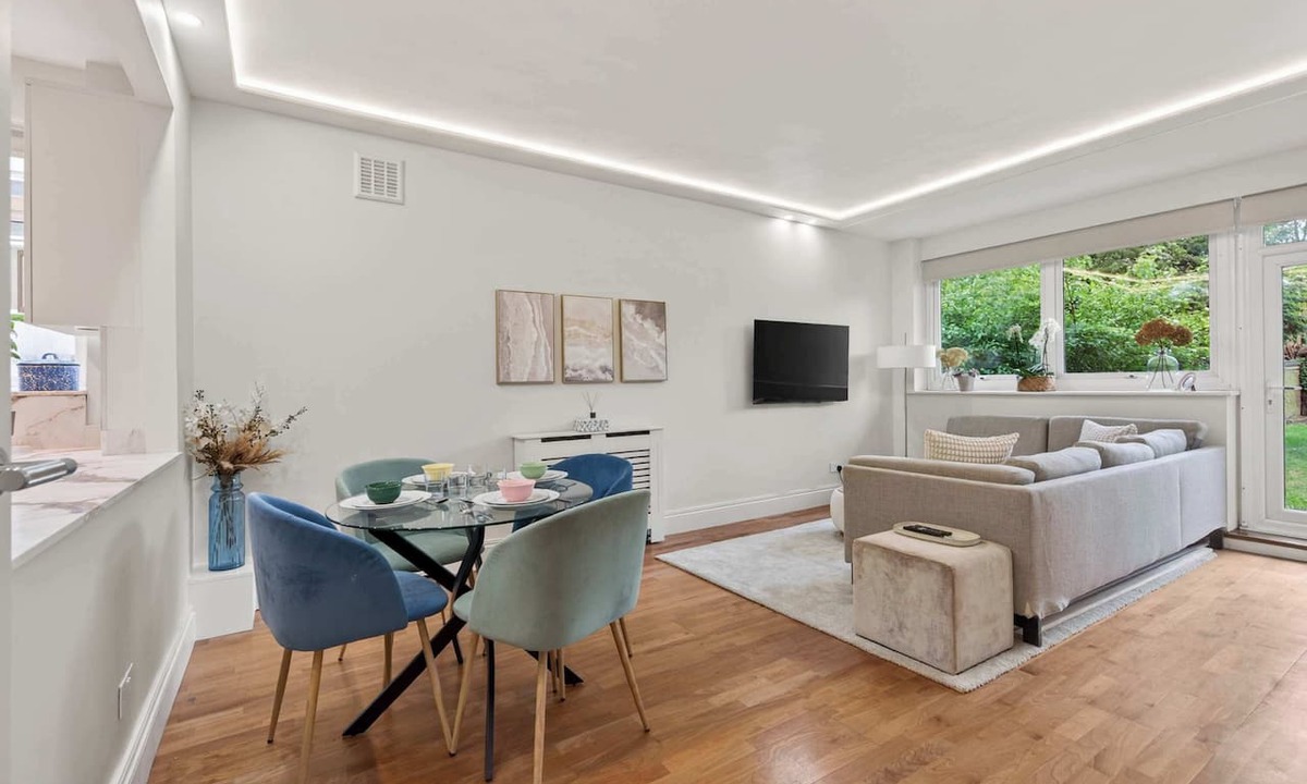 Camden Apartment | The Garden Gatekeeper- by Out of Office Lifestyle