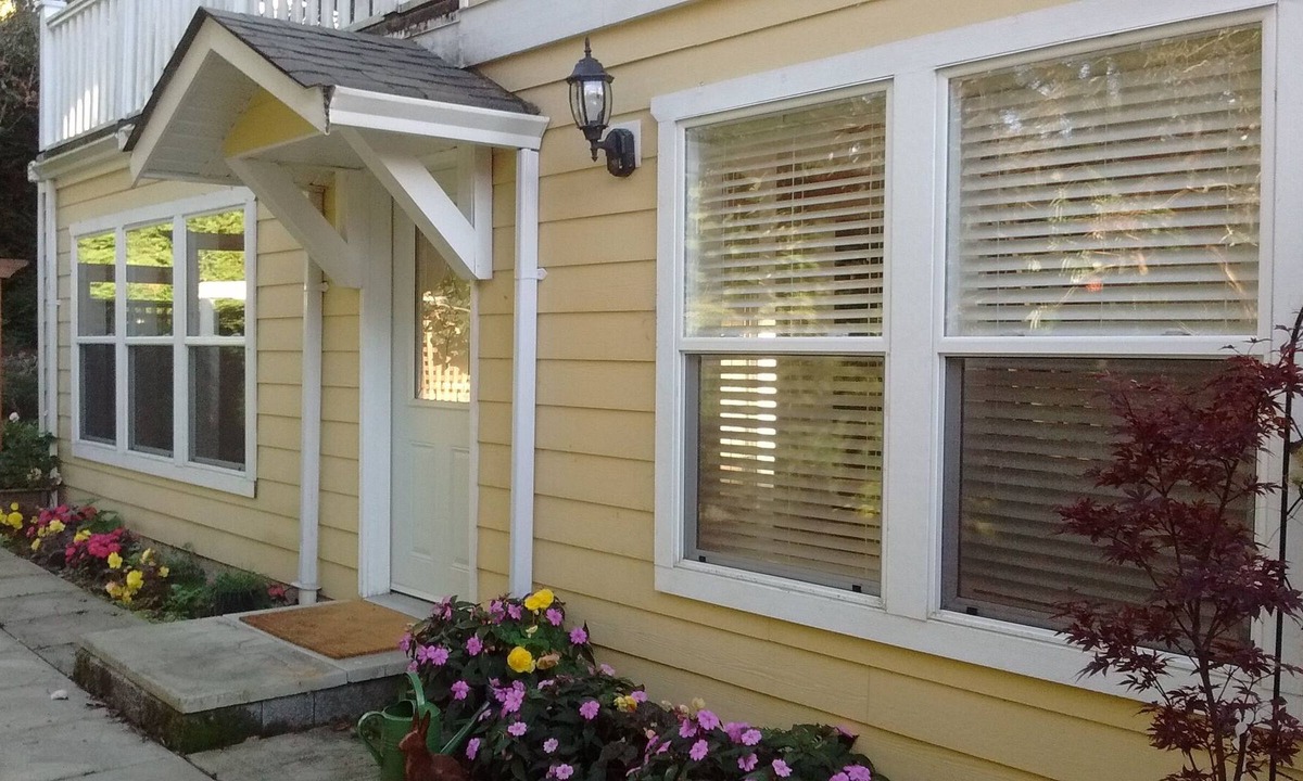 Maple Bay Apartment | The Garden Suite in Maple Bay, a private, quiet, spacious retreat