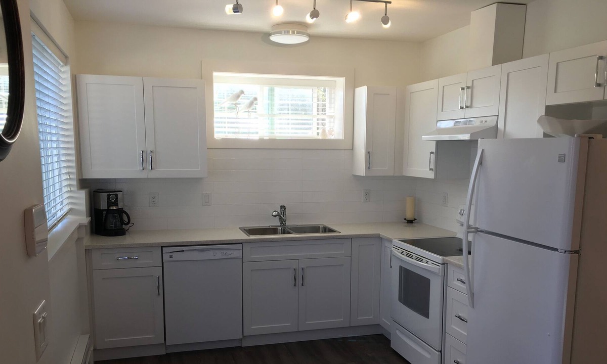 Aldergrove Apartment | The home's sweet home in the meadows