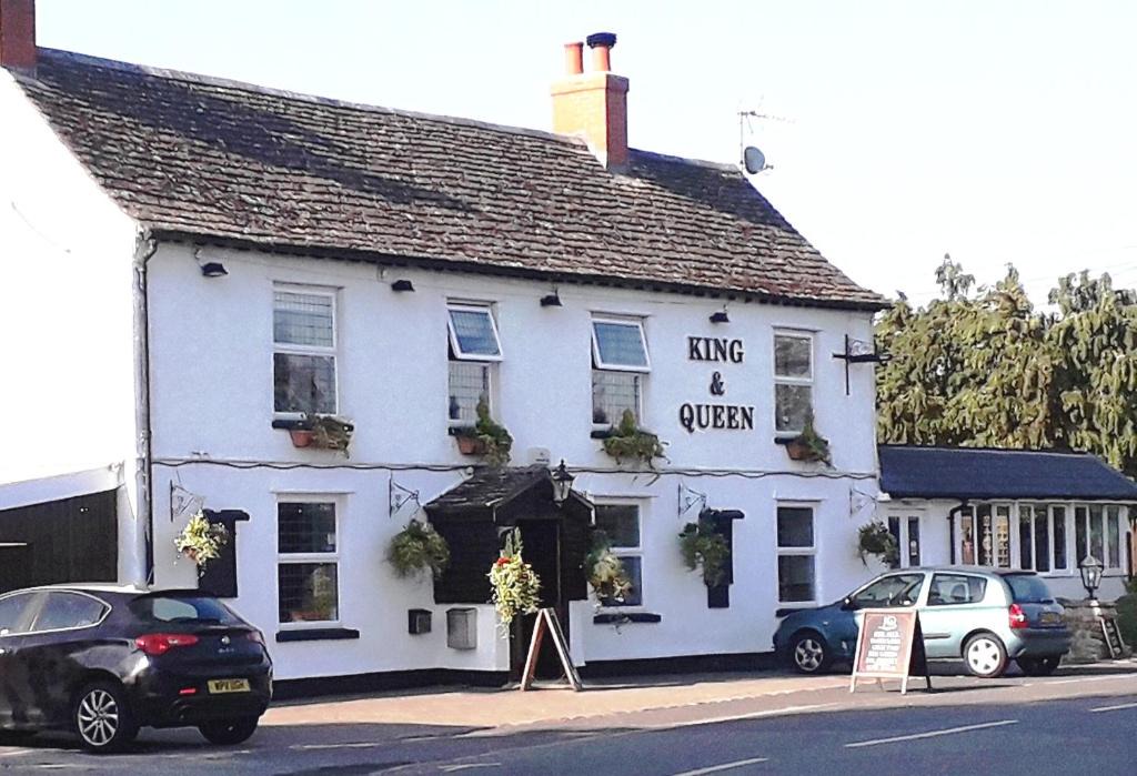 Longcot Bed & Breakfast | The King & Queen