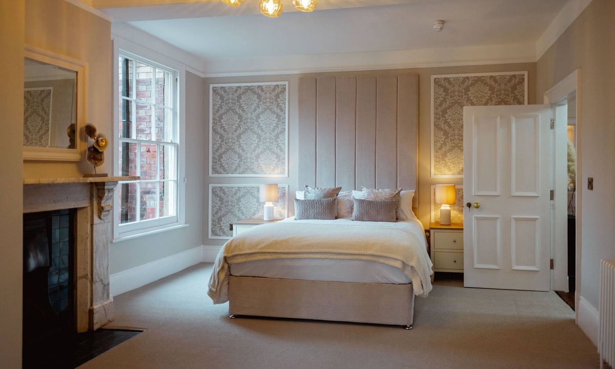 Repton House | The Manor Lodge, Repton - Luxury House Sleeps 14