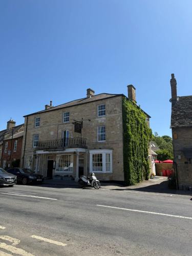 Bampton Hotel | The Market Tavern