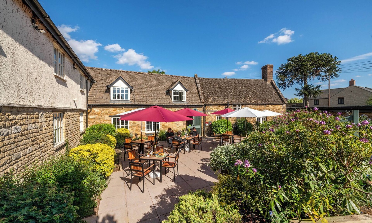 Glaston Hotel | The Old Pheasant Hotel