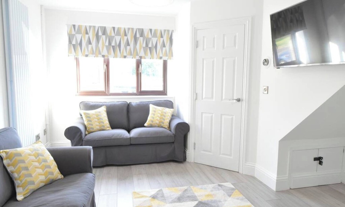 Linton House | The Osprey - Comfortable 3-Bedroom Stay for Business or Leisure