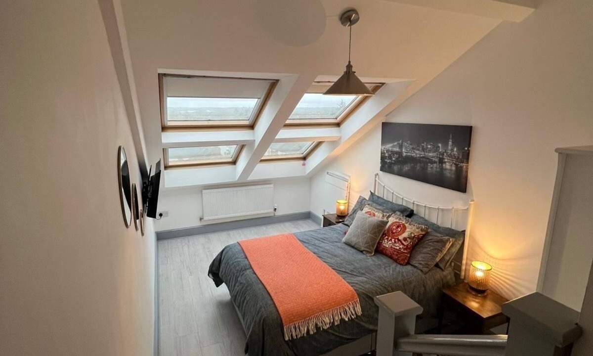 Northampton Apartment | The Penthouse Loft with Skyline views