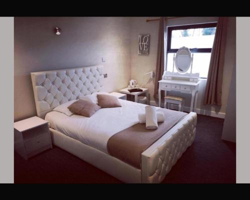 Desborough Hotel | The R Inn Hotel