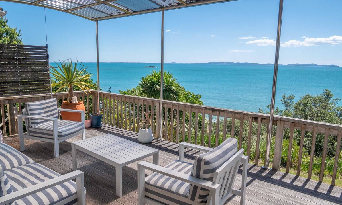 Coopers Beach House | The Sands - Beach house with private access to Coopers Beach