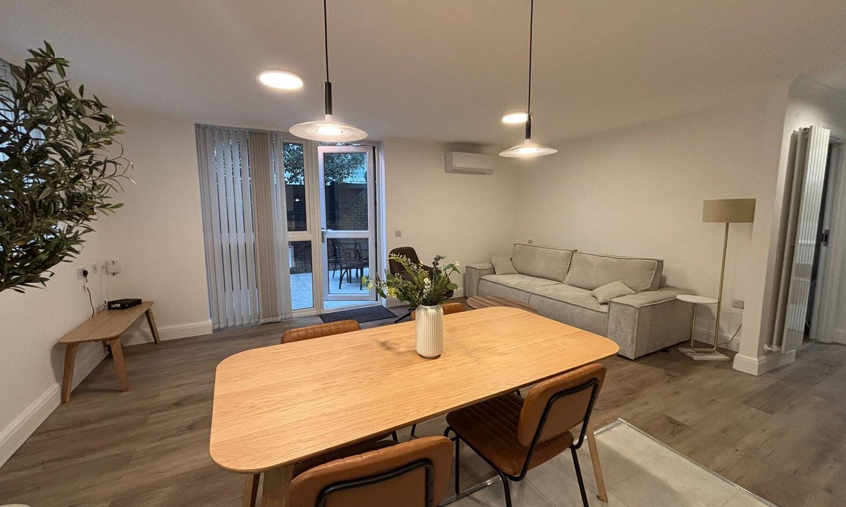 Camden Town Apartment | The Serene Retreat in Camden