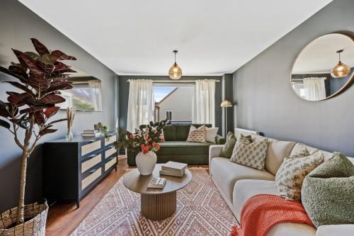 Bicester House | The Seven Residence - Hot tub, 5 min to Bicester Village, Pet friendly