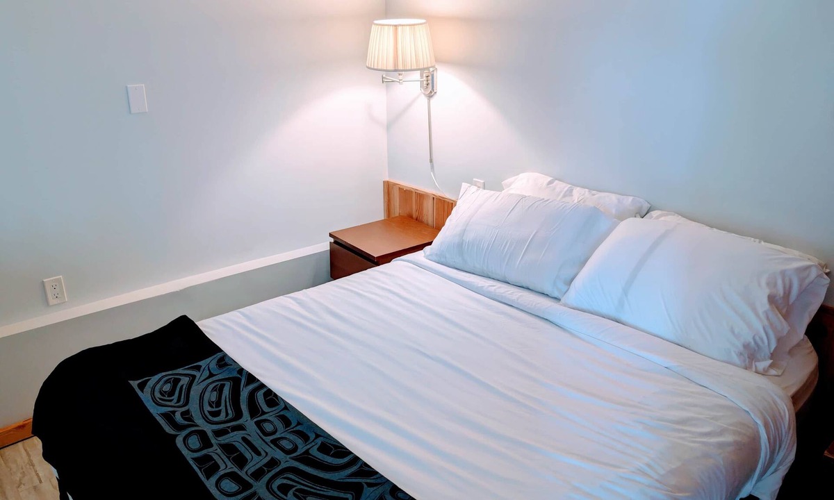 Alert Bay Apartment | The Sitka Suite, Central Apartment, Waterfront, 2 Beds