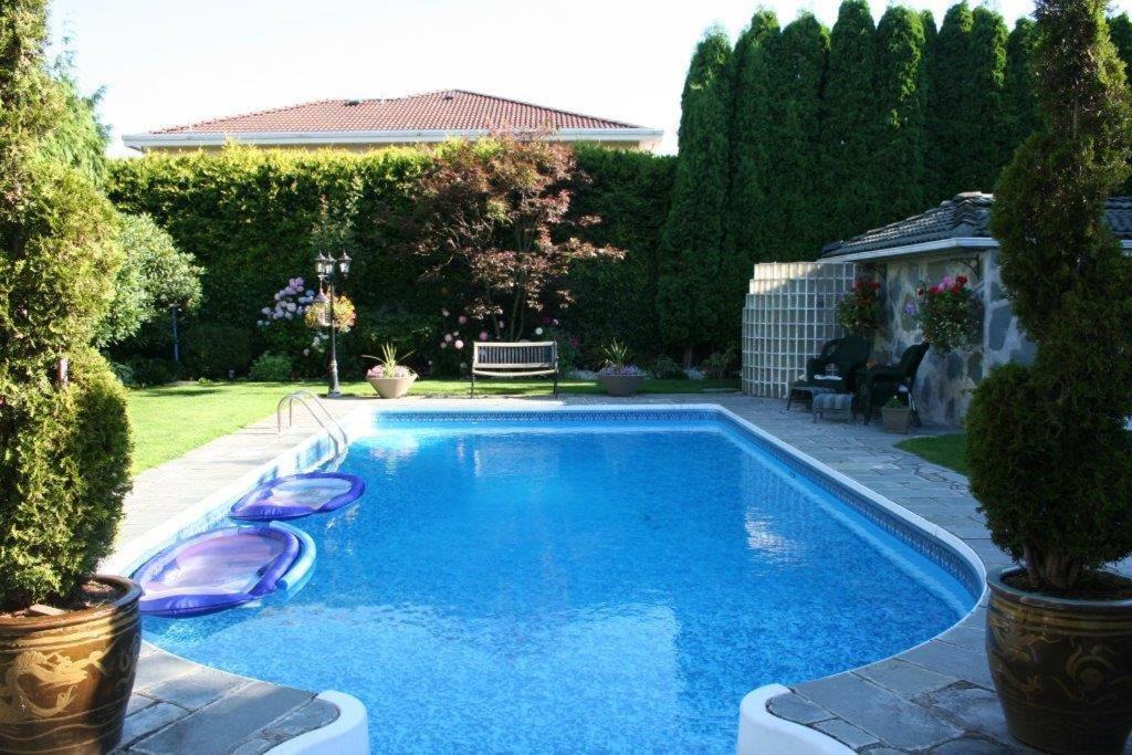 Richmond Bed & Breakfast | The Stone Hedge Bed and Breakfast