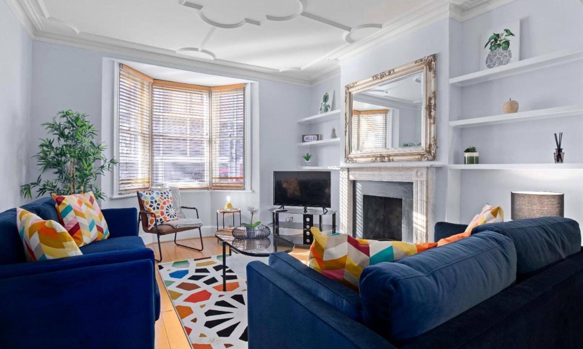 Montpelier House | The Townhouse | By My Getaways | Free Parking