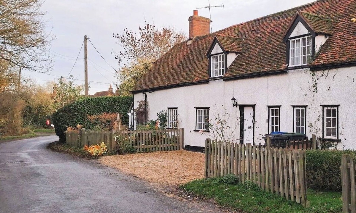 Ongar Cottage | The Walnut Nook - A cosy, charming cottage in the country side.