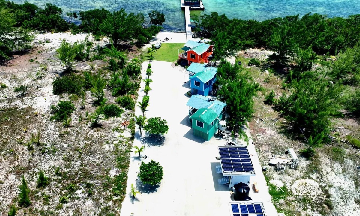St. George's Caye House | Therapy Cabin 3 - Island Cabin - AC, Boat Transfer, Starlink